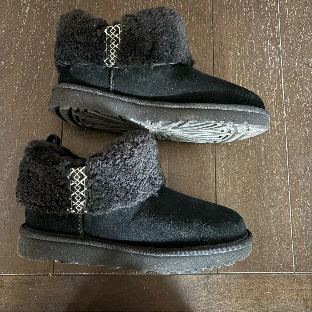 UGG women classic